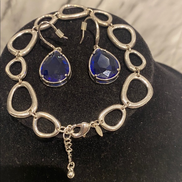 Elegant Silver Chain Bracelet & blue crystal stone earrings - Picture 3 of 7
